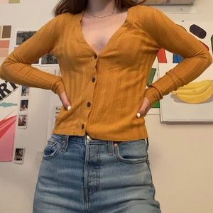 Yellow cardigan🐤🐱🐣🐥